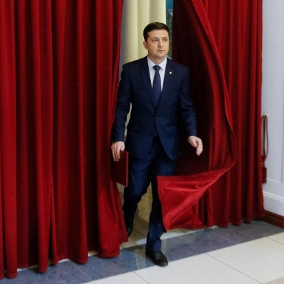 Volodymyr Zelensky: Ένας κωμικός που κρατάει όρθιο τον ουκρανικό λαό στην πιο δύσκολη μάχη