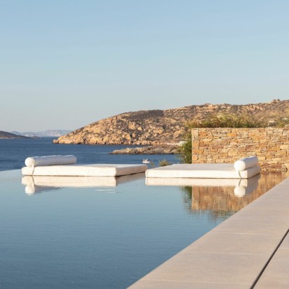 Dream places: Τέσσερα νέα ξενοδοχεία στα ελληνικά νησιά που αναμένεται να «κάνουν αίσθηση»