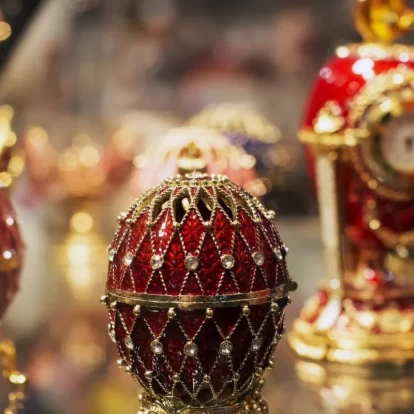 Fabergé: Γνωρίστε την ιστορία των iconic Easter eggs που αποτελούν συνώνυμο της πολυτέλειας 