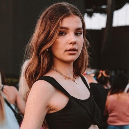 Η ﻿διάσημη YouTuber Ellie Thumann αποκαλύπτει τη morning routine της