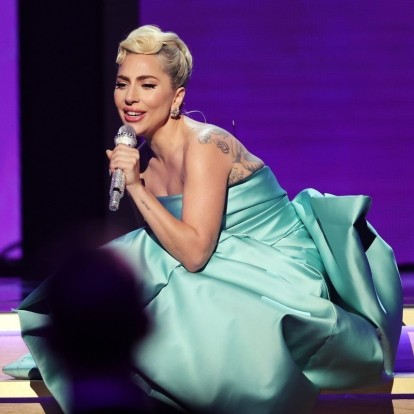 Ακούστε τη Lady Gaga να ερμηνεύει live δύο από τις μεγαλύτερες επιτυχίες της