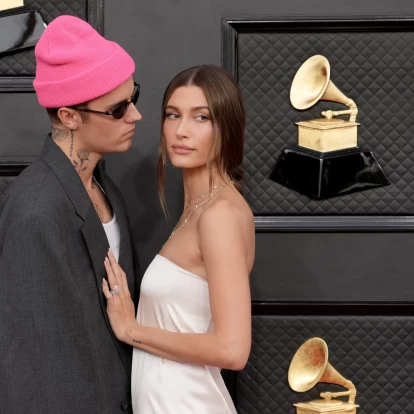 Grammys 2022: Οι πιο εντυπωσιακές red carpet εμφανίσεις και οι μεγάλοι νικητές 