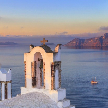 Easter vibes: 6 ελληνικά νησιά με τα πιο κατανυκτικά Πασχαλινά έθιμα 