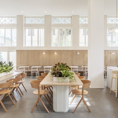 Ένα αρχιτεκτονικό γραφείο στο Tel Aviv αποκαλύπτει μια άλλη πλευρά του μινιμαλισμού