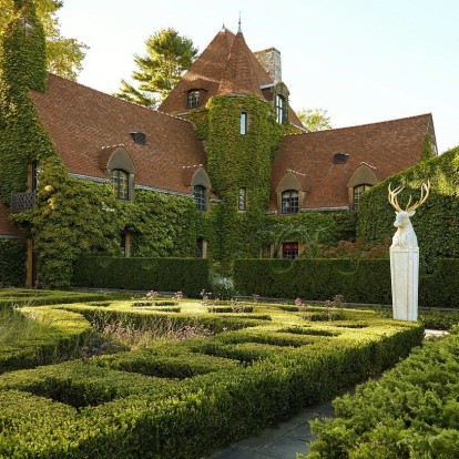 Real Estate: Μέσα στο ονειρικό castle-home όπου έζησε ο Tommy Hilfiger στο Connecticut 