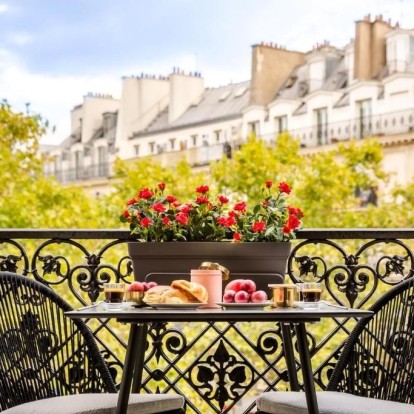 Balcony’s breakfast: 4 διακοσμητικές κινήσεις για elegant πρωινό στο μπαλκόνι 
