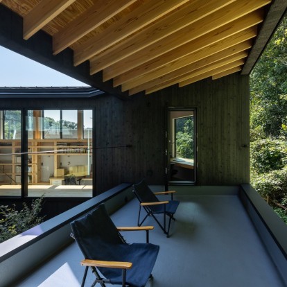 On the other side of the earth: Μια κατοικία που θα μας κάνει να επιλέξουμε σκούρους τόνους στο design μας