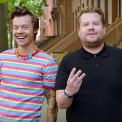 Ο Harry Styles συνεργάστηκε με τον James Corden για ένα εντελώς διαφορετικό video clip