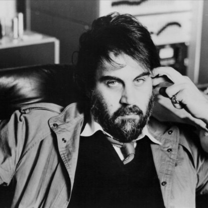 Βαγγέλης Παπαθανασίου: Ο άνθρωπος που έστειλε τη μουσική στο διάστημα, ταξιδεύει για τη Γη των Αγγέλων