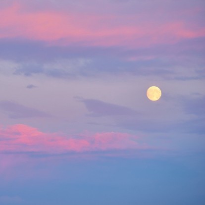 Strawberry moon: Απόψε η πρώτη υπερπανσέληνος του 2022 -Tι να αναμένουμε 