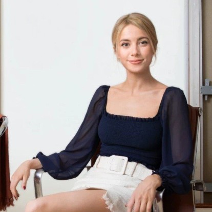 Anna Weyant: Πριν από τρία χρόνια πουλούσε τα έργα της για 400$ και τώρα αγγίζει τα 1,6 εκατομμύρια στις δημοπρασίες