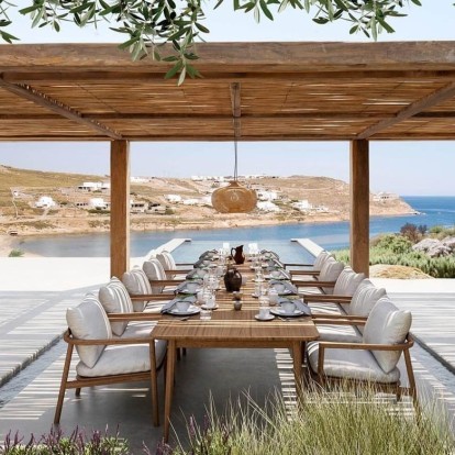 Μια ειδυλλιακή βίλα στο Νησί των Ανέμων «υποκλίνεται» στην κυκλαδίτικη ομορφιά