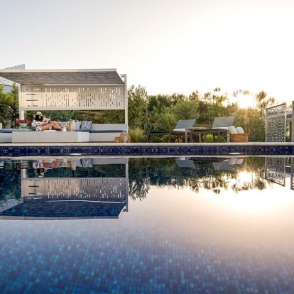 Ένα ειδυλλιακό resort στο πρώτο πόδι της Χαλκιδικής συνδυάζει την άνεση με το σύγχρονο design 