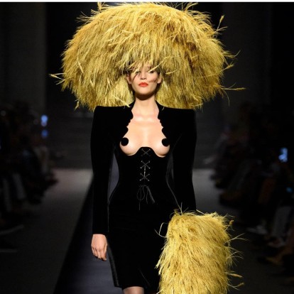 Ο οίκος Schiaparelli απογείωσε το maximal style με τον πιο κομψό τρόπο