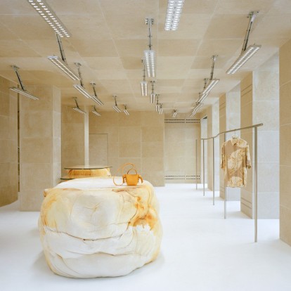 Η νέα boutique των Acne Studios στο Παρίσι είναι ένα «κάλεσμα» στην απαράμιλλη κομψότητα
