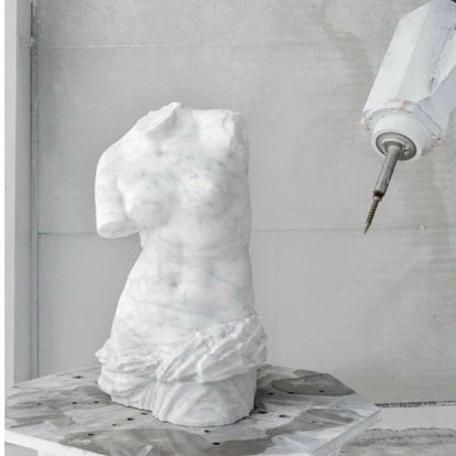 Ρομπότ αντιγράφουν τα γλυπτά του Παρθενώνα σε μια καινοτόμα έκθεση στο Λονδίνο