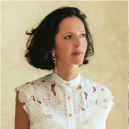 Escada SS22: Η Ioana de Vilmorin μάς προσκαλεί σ’ ένα ονειρικό ταξίδι μόδας, σ' έναν ελληνικό επίγειο παράδεισο, συστήνοντάς μας τη νέα συλλογή 