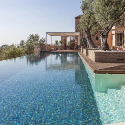 Τα 5 πιο luxurious Airbnbs που ξεχωρίζουν για τις εντυπωσιακές τους privé πισίνες