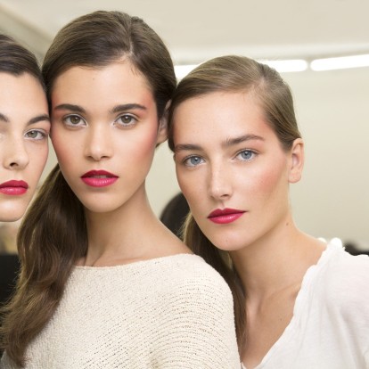 7 ρουζ που ταιριάζουν σε όλες τις γυναίκες 