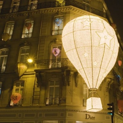 Ο εντυπωσιακός στολισμός του Ηouse of Dior στο Παρίσι 