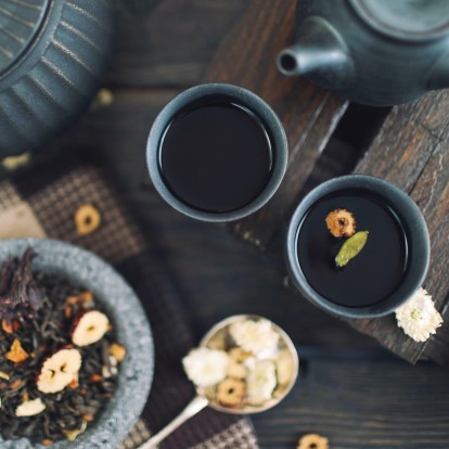 Πράσινο τσάι ή black coffee: Τι είναι καλύτερο για την απώλεια βάρους;