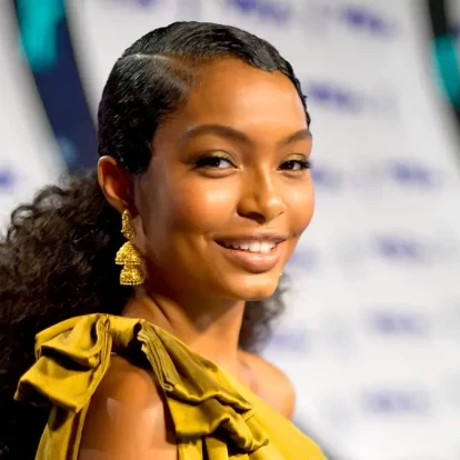 Η Yara Sayeh Shahidi αποκαλύπτει τι έχει μέσα στη Lady Dior της