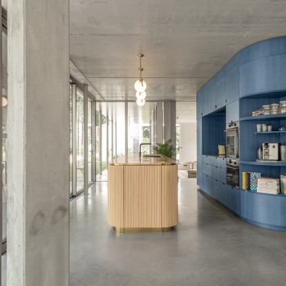 Μια industrial κατοικία στο Βέλγιο μοιάζει σαν να έχει βγει από το μέλλον