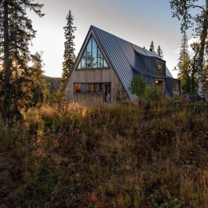Το καταφύγιο σκι που σχεδίασε ο Σουηδός αρχιτέκτονας Måns Tham εντυπωσιάζει στα δασώδη, βόρεια τοπία του Edsåsdalen 