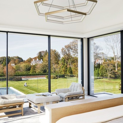 Mια εξοχική κατοικία στα Hamptons είναι υπόδειγμα εντυπωσιακής αρχιτεκτονικής 