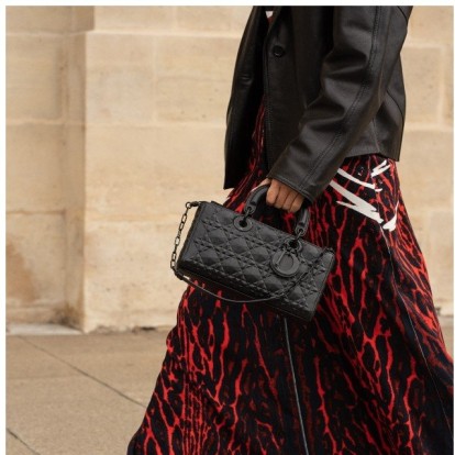 Street Style Report: Οι τάσεις στις τσάντες που δεν αποχωρίζονται τα κορίτσια της μόδας στο Παρίσι 