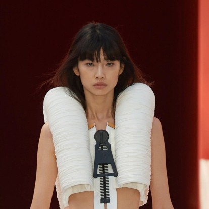 Louis Vuitton ss23: Ο Nicolas Ghesquière εξύμνησε την ﻿πολυπλοκότητα της θηλυκότητας 