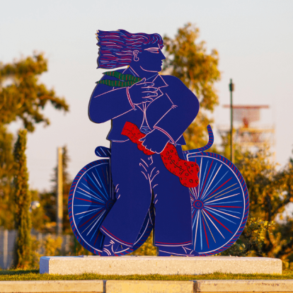 To επιβλητικό γλυπτό «Ποδηλάτης» βασισμένο στον πίνακα του Φασιανού τώρα στο The Ellinikon Experience Park