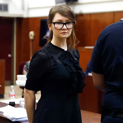 Inventing Anna: H Anna Delvey αφήνεται ελεύθερη υπό όρους