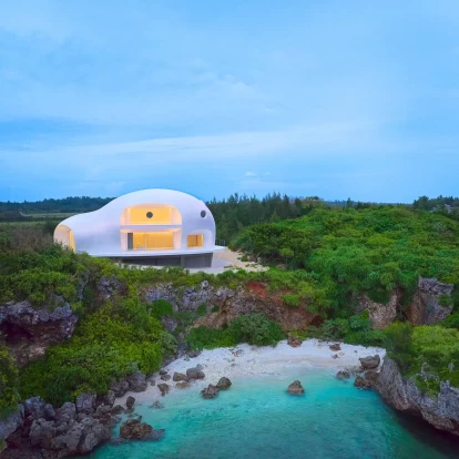 Περιηγηθείτε στη φουτουριστική κατοικία της καλλιτέχνιδας Mariko Mori στο νησί Miyako