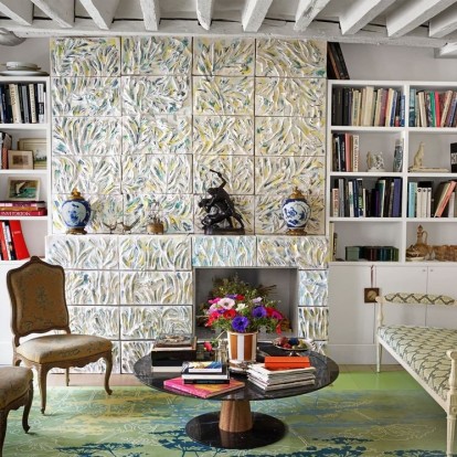 Take a tour σε μια παριζιάνικη κατοικία που θυμίζει ζωντανό πίνακα ζωγραφικής