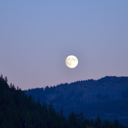 Οι 5 τελετουργίες ευεξίας για να ακολουθήσουμε στην αποψινή πανσέληνο 