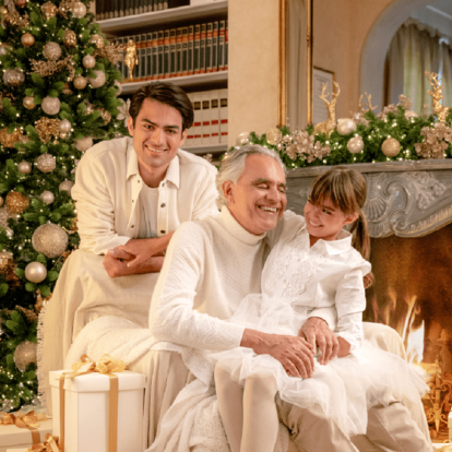 Andrea Bocelli: O γιος του κορυφαίου τενόρου τραγουδάει την πιο αγαπημένη χριστουγεννιάτικη επιτυχία 