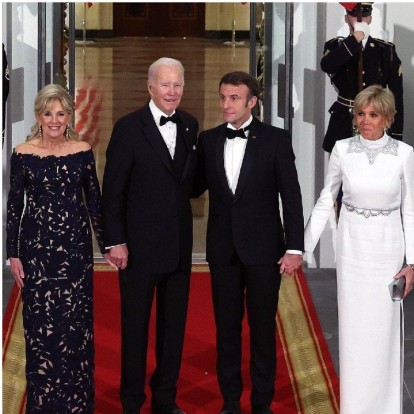 Ο Joe Biden και η Jill Biden διοργάνωσαν τον πρώτο επίσημο δείπνο στον Λευκό Οίκο με εκλεκτούς καλεσμένους