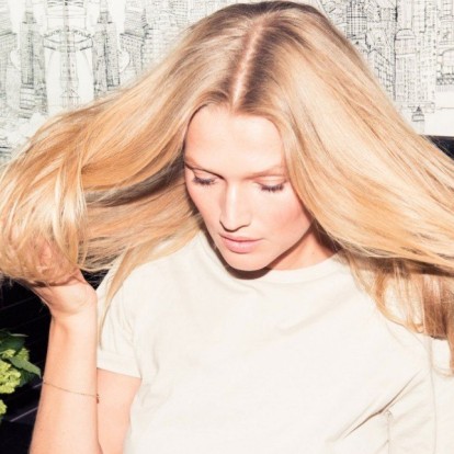 12 προϊόντα και όλα τα βήματα για να ανοίξετε φυσικά τα μαλλιά σας στο σπίτι
