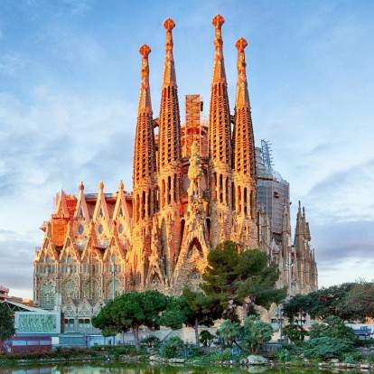 La Sagrada Familia: Το αριστούργημα του Gaudí ολοκληρώνεται μετά από σχεδόν 1,5 αιώνα 