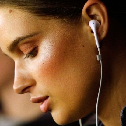 Ηoliday's inspο: Tα κορυφαία podcasts που ακούμε σήμερα 