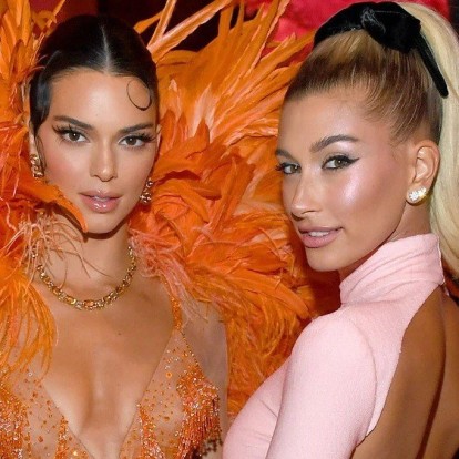Το viral μυστικό των Hailey Bieber και Kendall Jenner που θα αλλάξει το πρόσωπό σας για πάντα