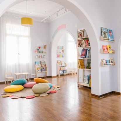 A magic bookspace: Η Θεσσαλονίκη μας συστήνει τα πιο ιδιαίτερα βιβλιοπωλεία της 