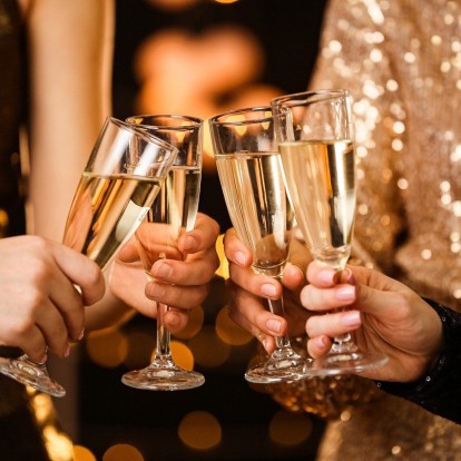 Guest Etiquette: Tι πρέπει να προσέξουμε όταν είμαστε οι καλεσμένοι στο festive dinner party 