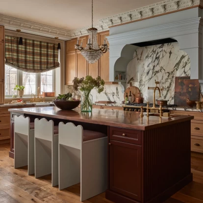 Περιηγηθείτε σε μια παραδοσιακή κατοικία στο Τορόντο που ξεχωρίζει για τις 35 διαφορετικές χρωματικές παλέτες