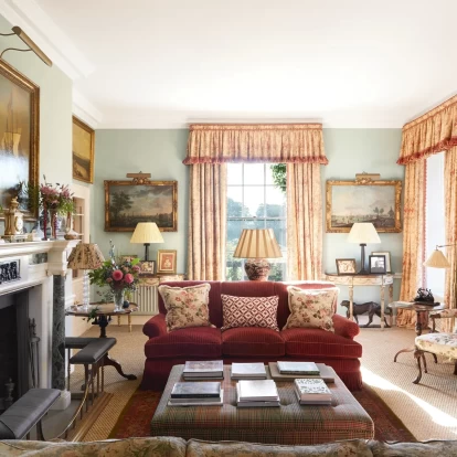 Περιηγηθείτε σε μια εκλεπτυσμένη κατοικία του 18ου αιώνα στο Cotswolds 