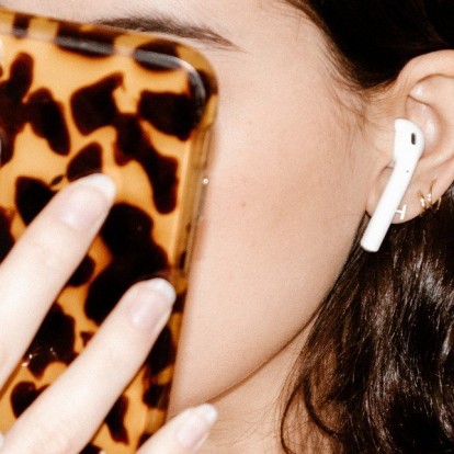 The easy way of traveling: Tα κορυφαία podcasts που θα συνοδεύσουν τα ταξίδια μας 