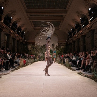 Η λαμπερή Haute Couture collection της Σίλιας Κριθαριώτη στο Παρίσι ήταν εμπνευσμένη από την Αφρική