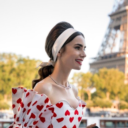 Γιατί οι Αμερικανίδες του Παρισιού θέλουν να διώξουν την "Emily in Paris"; 