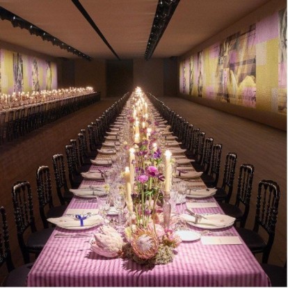 Εμπνευστείτε από το ρομαντικό dinner στο DiorCouture Spring-Summer 2023 show